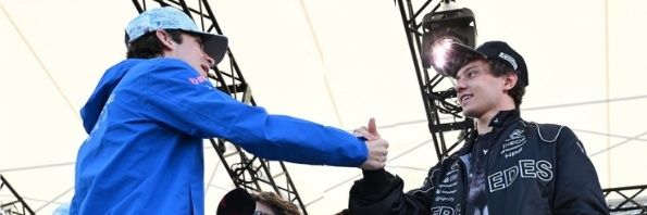 looo 🪩 you seem pretty sad for a girl so in love banner