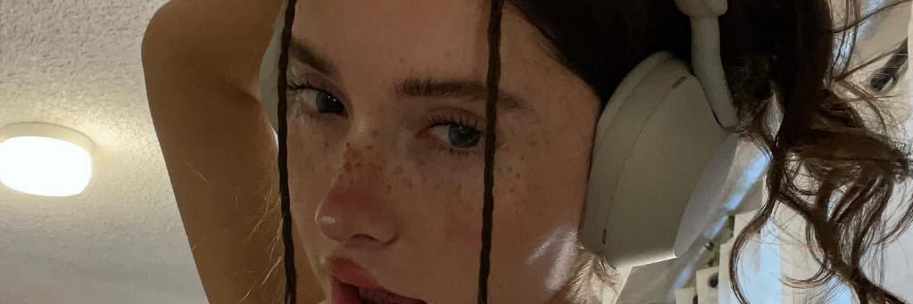 Domina Summer🏳️‍⚧️❤️🌻 banner