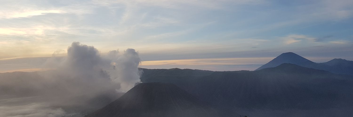 t_livinus's profile banner image