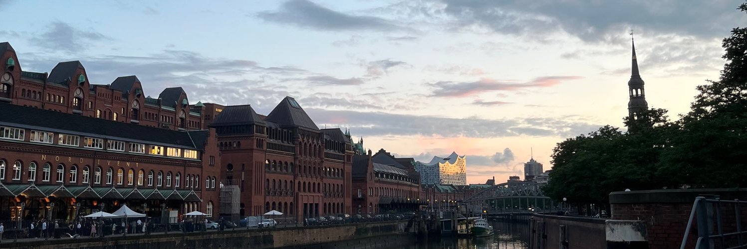 binsss21's profile banner image