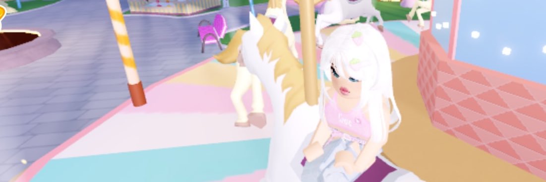 alaialexine's profile banner image