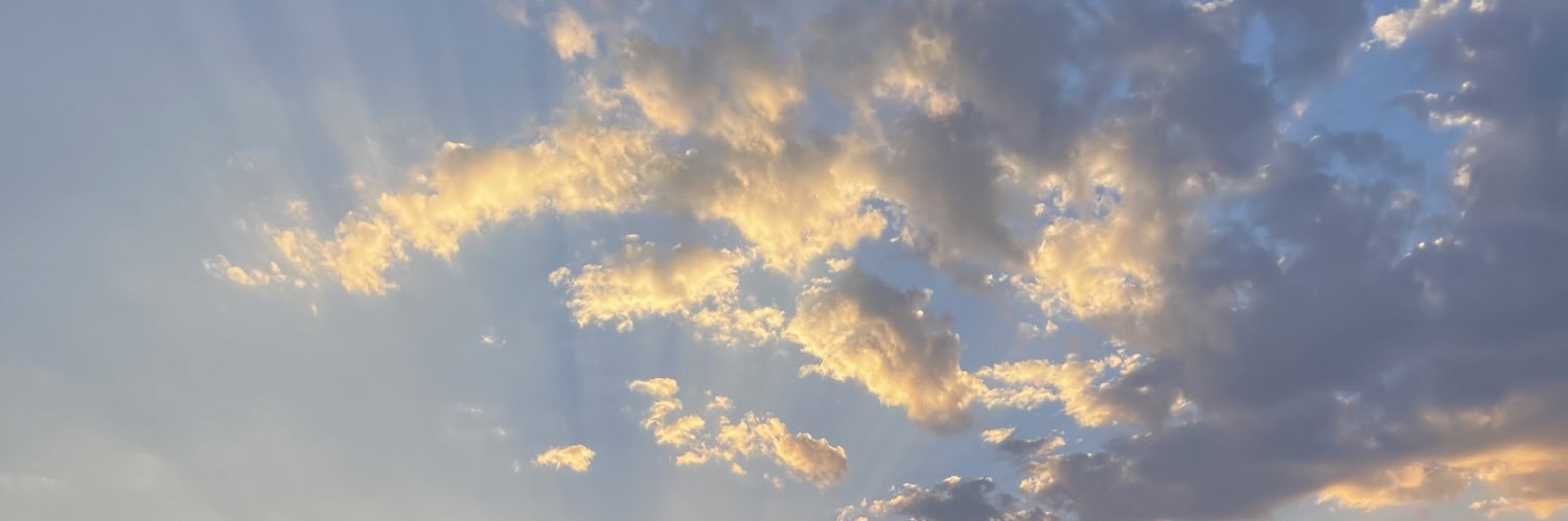 gloweeaa's profile banner image