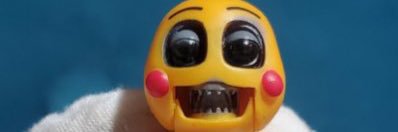 Toy chica missing her mcfarlene feet and hair banner