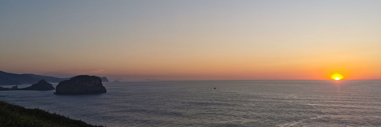 izas10's profile banner image