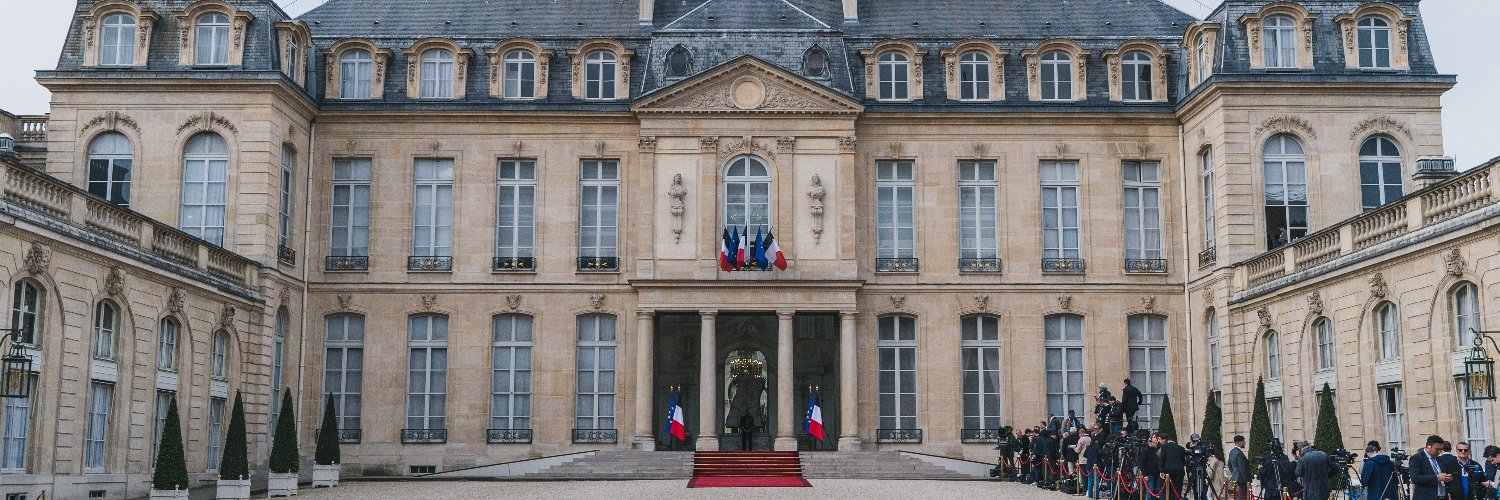 Élysée's banner