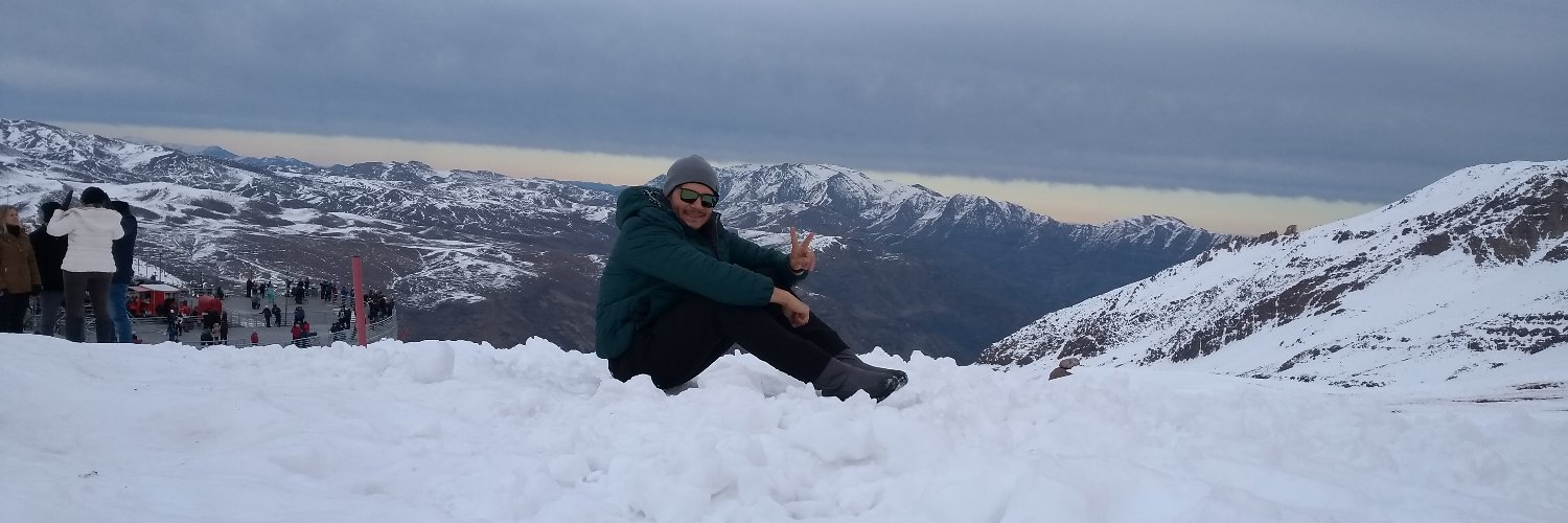 simionatolucas's profile banner image