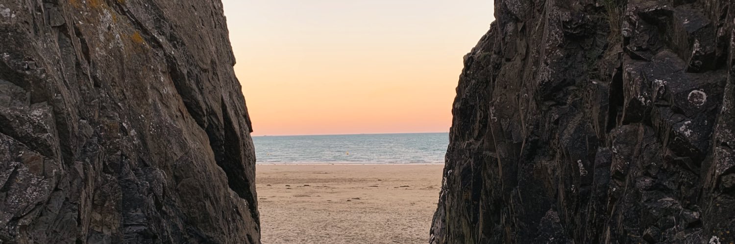 aline_ckk's profile banner image