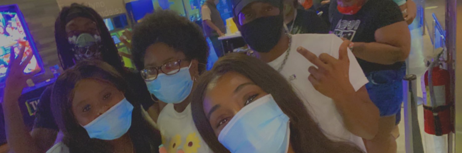 roo_mitchell's profile banner image
