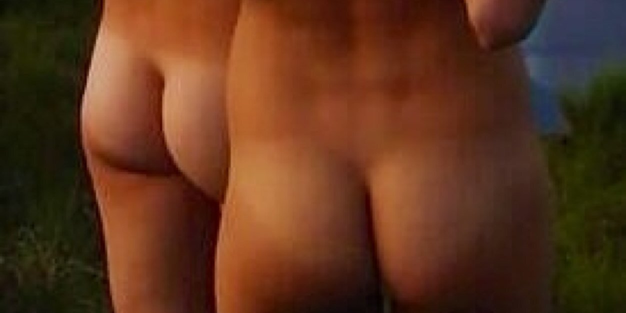 tanlinesandass's profile banner image