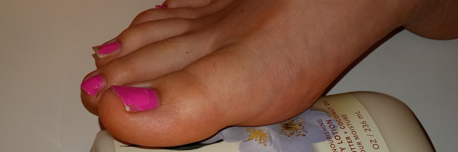 Hannahcutefeet1's profile banner image