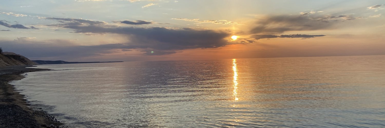 knowlesbee24's profile banner image