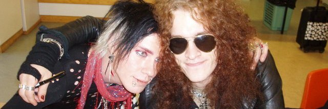 thiê rock de calcinha vai ver o crashdiet banner