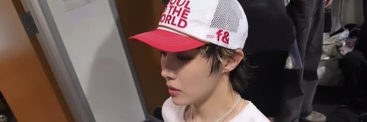 caprisuhs's profile banner image