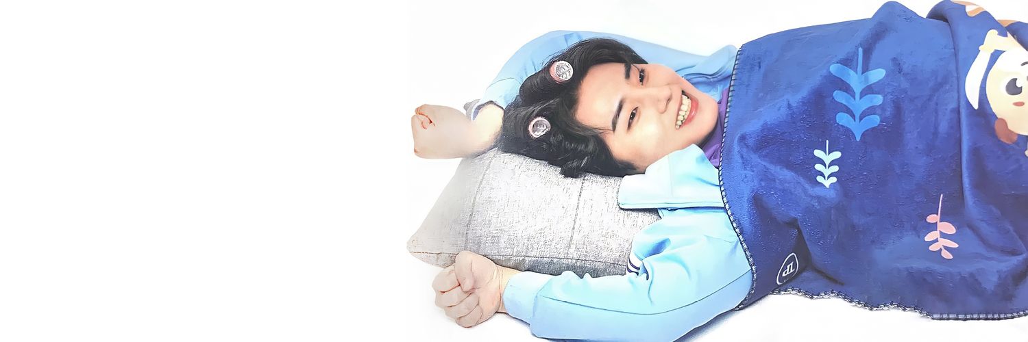 smolbribri's profile banner image