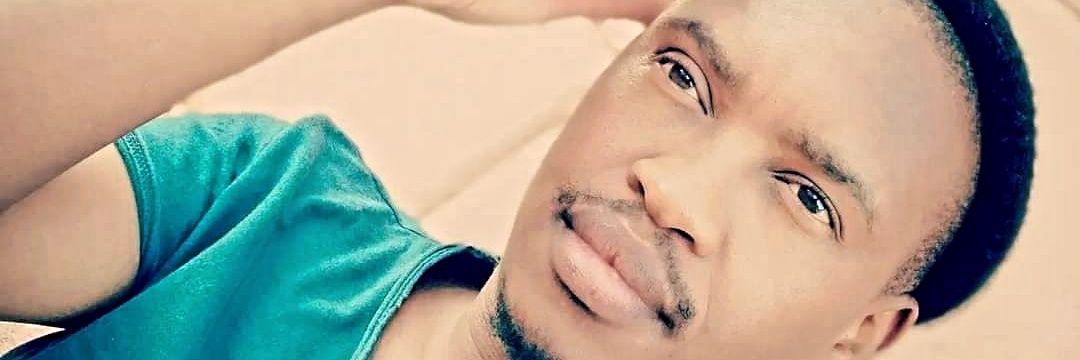 🤓 Mosimanegape Tlhapi's banner
