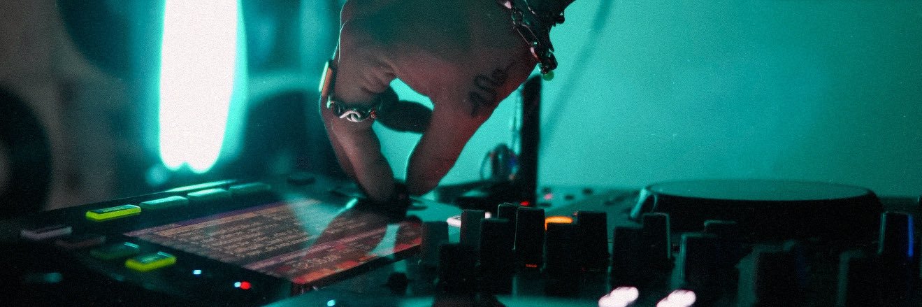 C H R I S L V C K banner