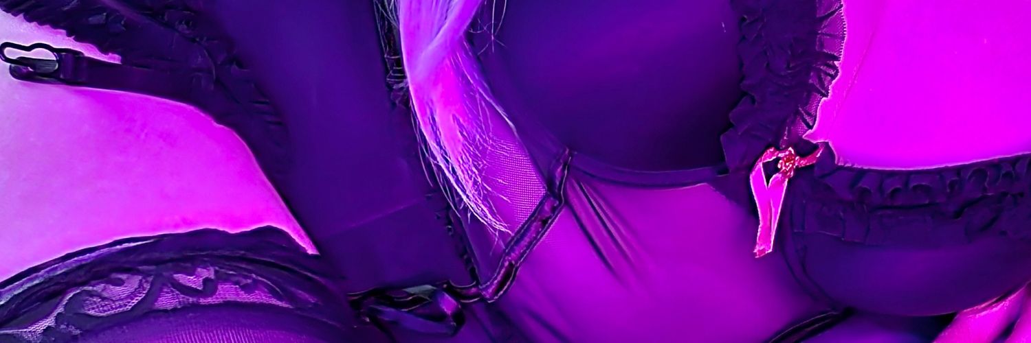 Graveyard Babe 🖤 banner