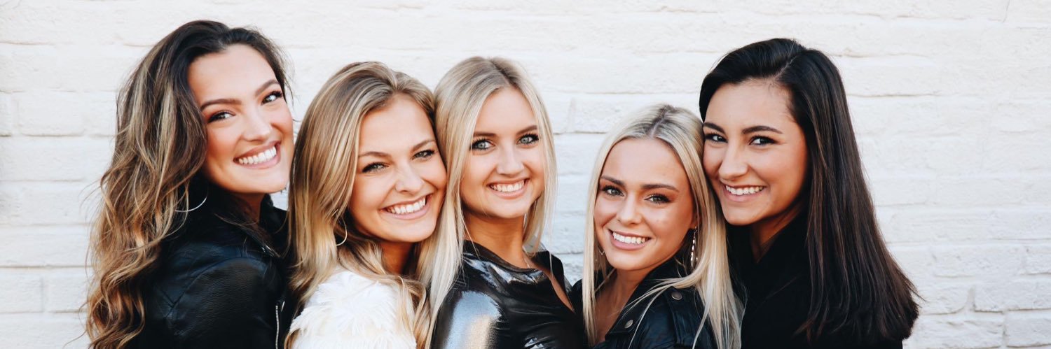 momovandy's profile banner image