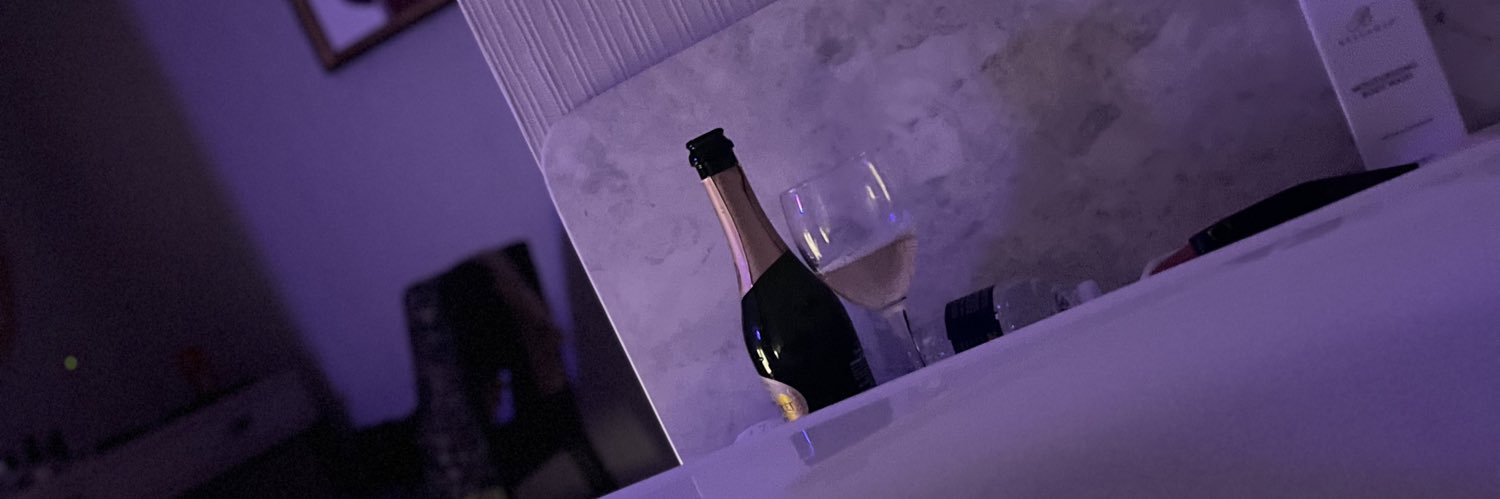 🩸Vivii 💜 banner