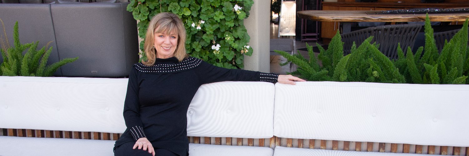 lisakneller's profile banner image