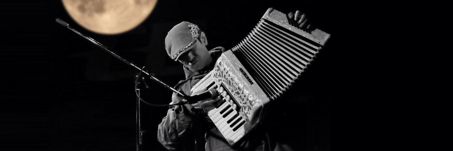 何世紀分もの八月が… banner