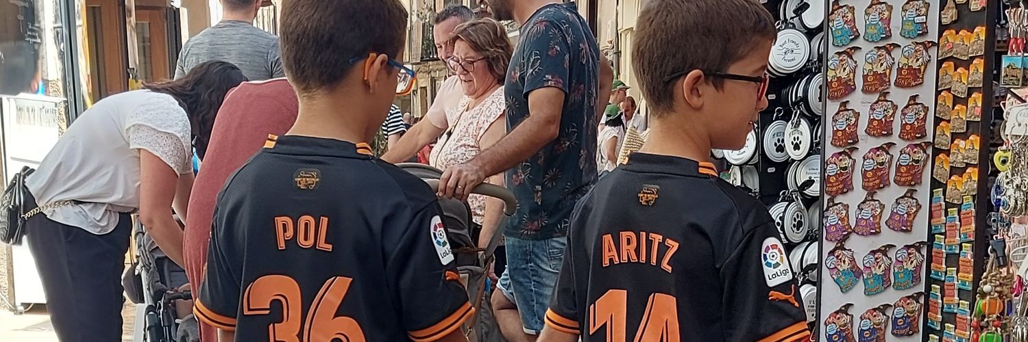 v2miralles's profile banner image