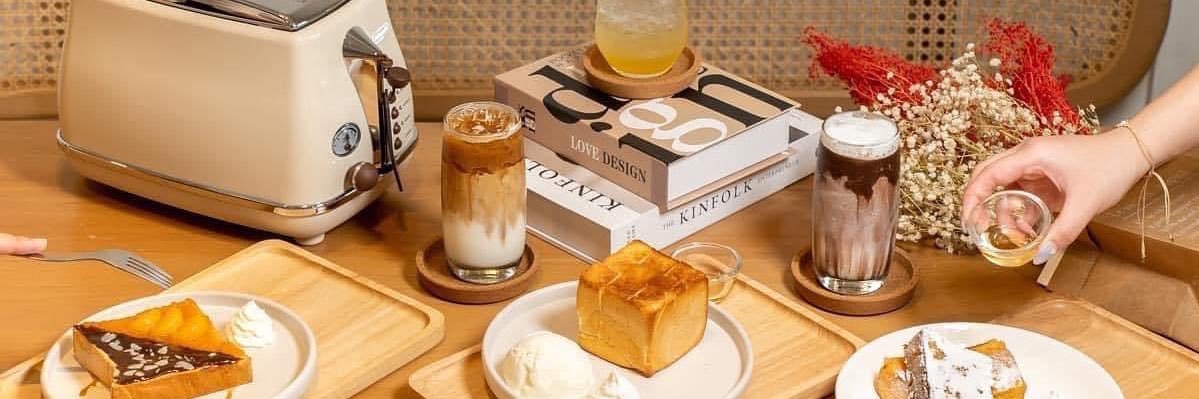 TOASTO cafe & bakery banner