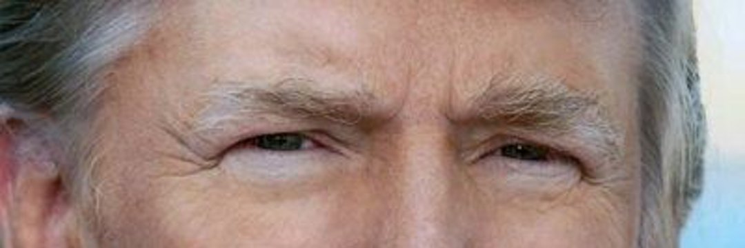 Q(Trump) banner