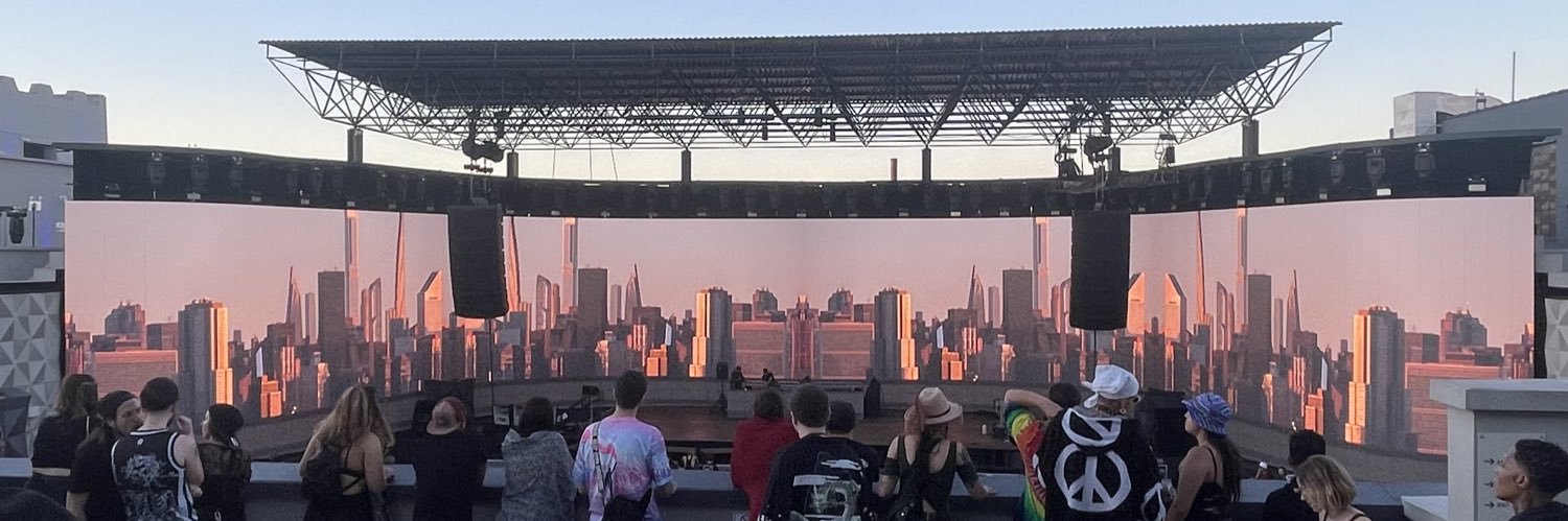 tayschlo's profile banner image