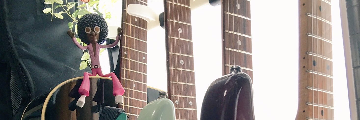 saruney's profile banner image