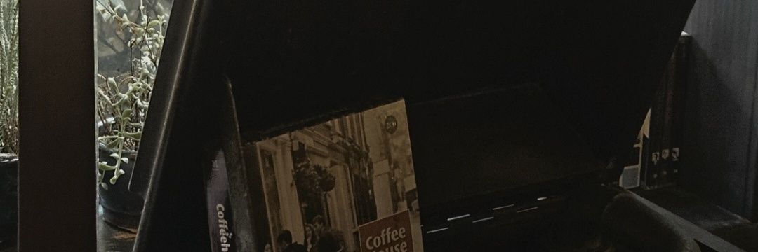 민 banner