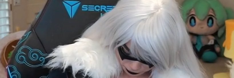 𝐓𝐡𝐚𝐭 𝐠𝐢𝐫𝐥 𝐄𝐦𝐢 banner
