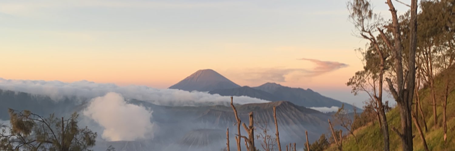 ekakrisputri's profile banner image