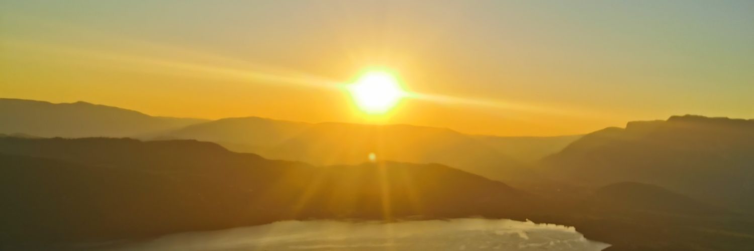 lisavlnn's profile banner image
