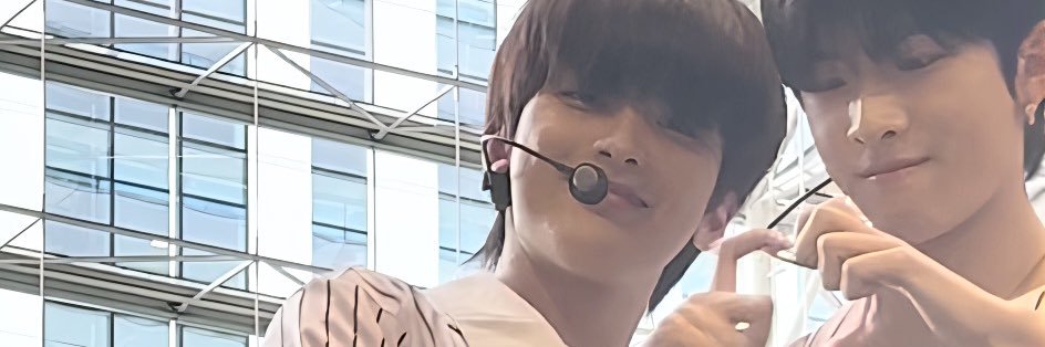 나 오 banner