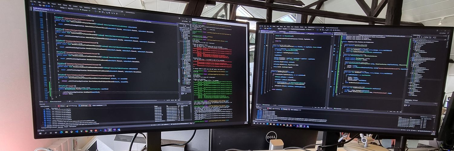 Girl loves coding 👩‍💻 banner