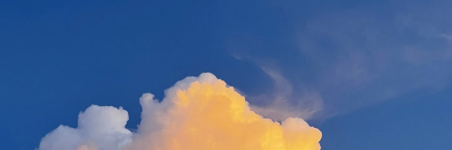 yoursmilee98's profile banner image