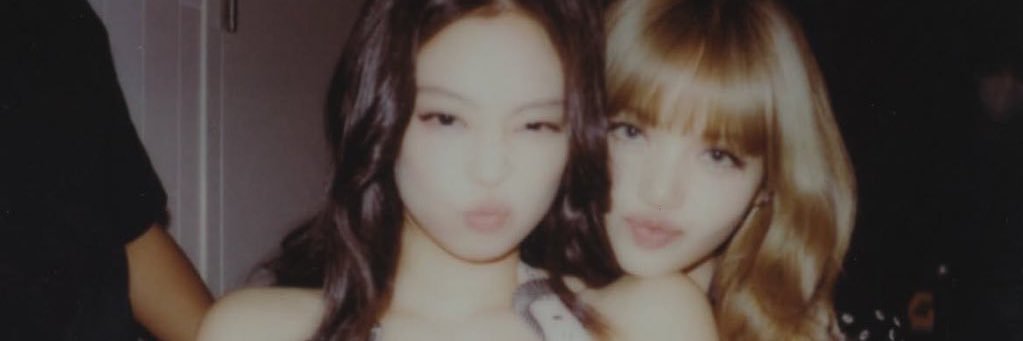 an ୨ৎ's banner