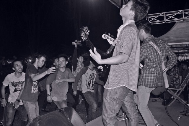 Varioust Band banner