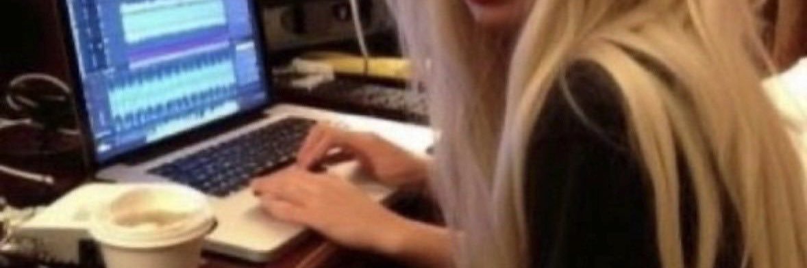 lllieioi's profile banner image