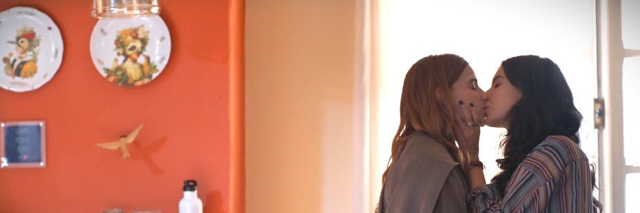 re banner