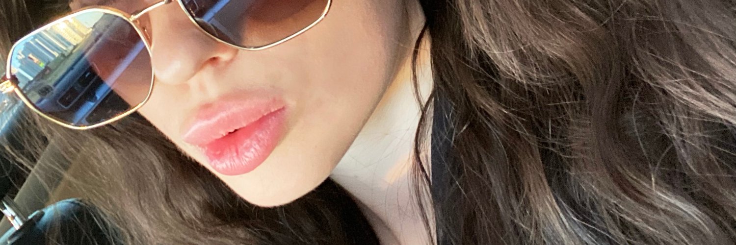 larassatinas's profile banner image