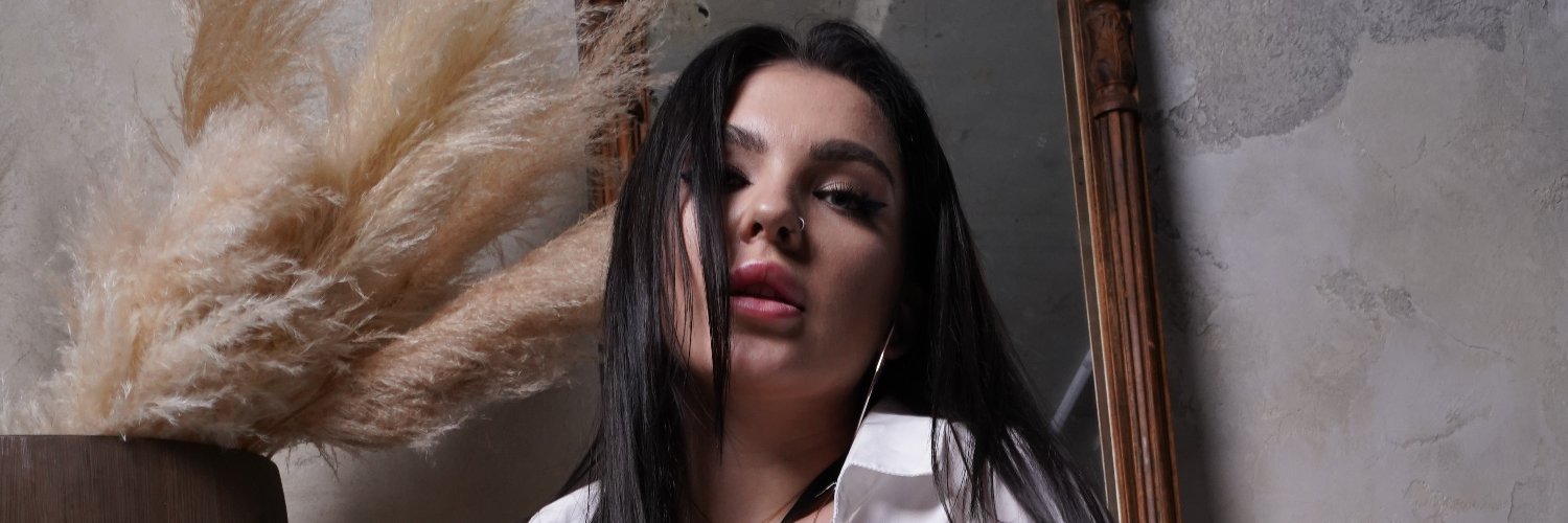 robin_tayloo's profile banner image