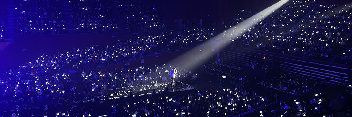 B banner