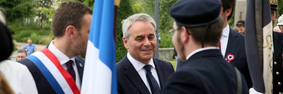 Xavier Bertrand's banner