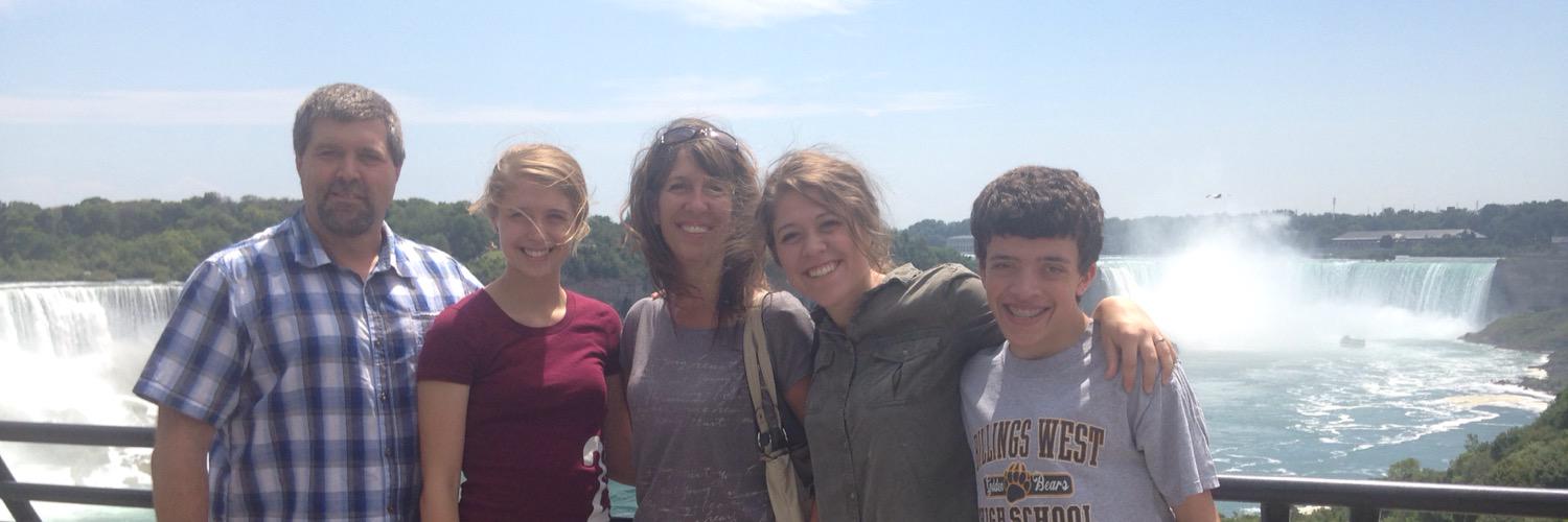 deannegemmill's profile banner image