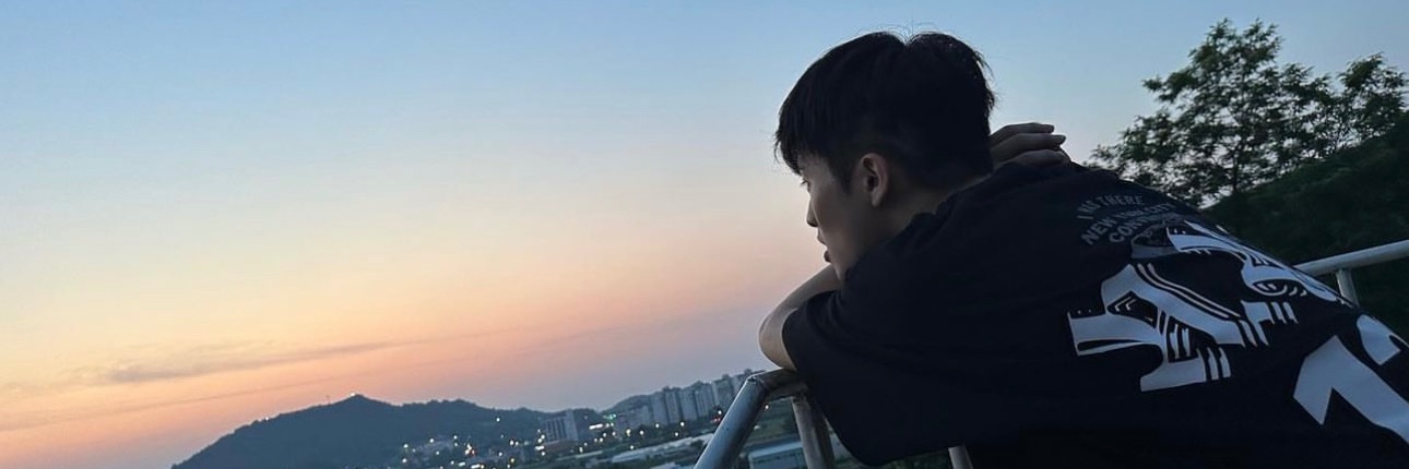 𝓛. banner