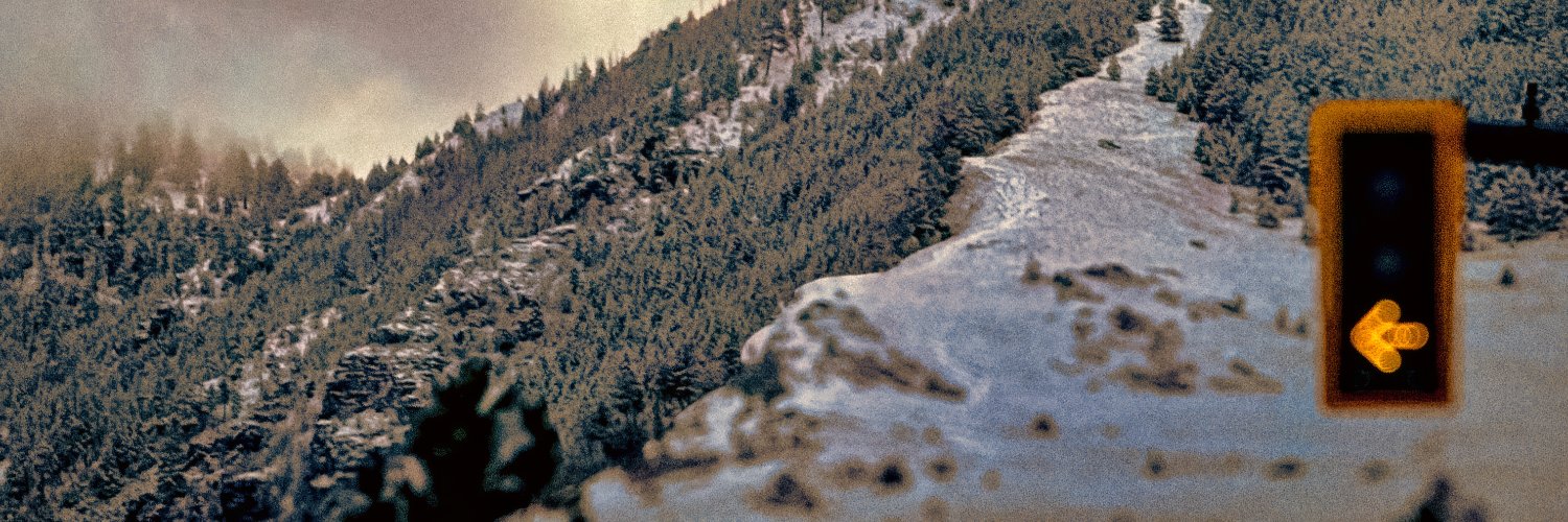 D̶͔̭̪̻ā̤̓̍͘t̲̂̓ͩ̑ā̤̓̍͘ banner