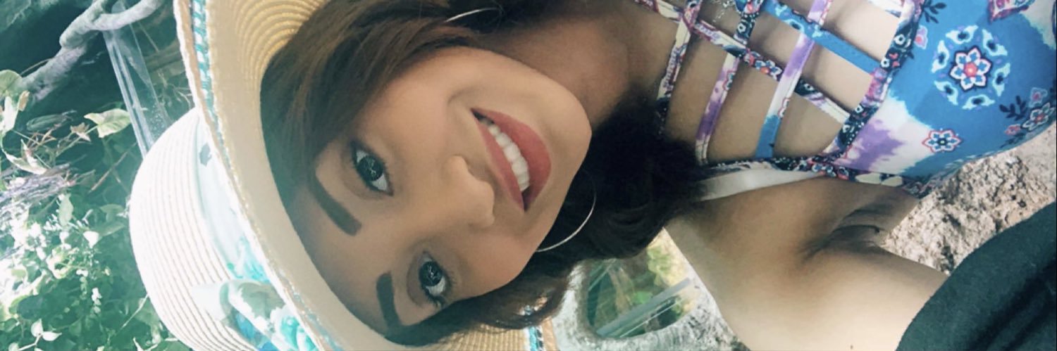 _rosaa19's profile banner image