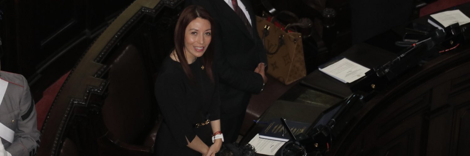 Teresita De León banner